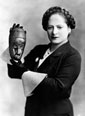 Helena Rubinstein with sculpture